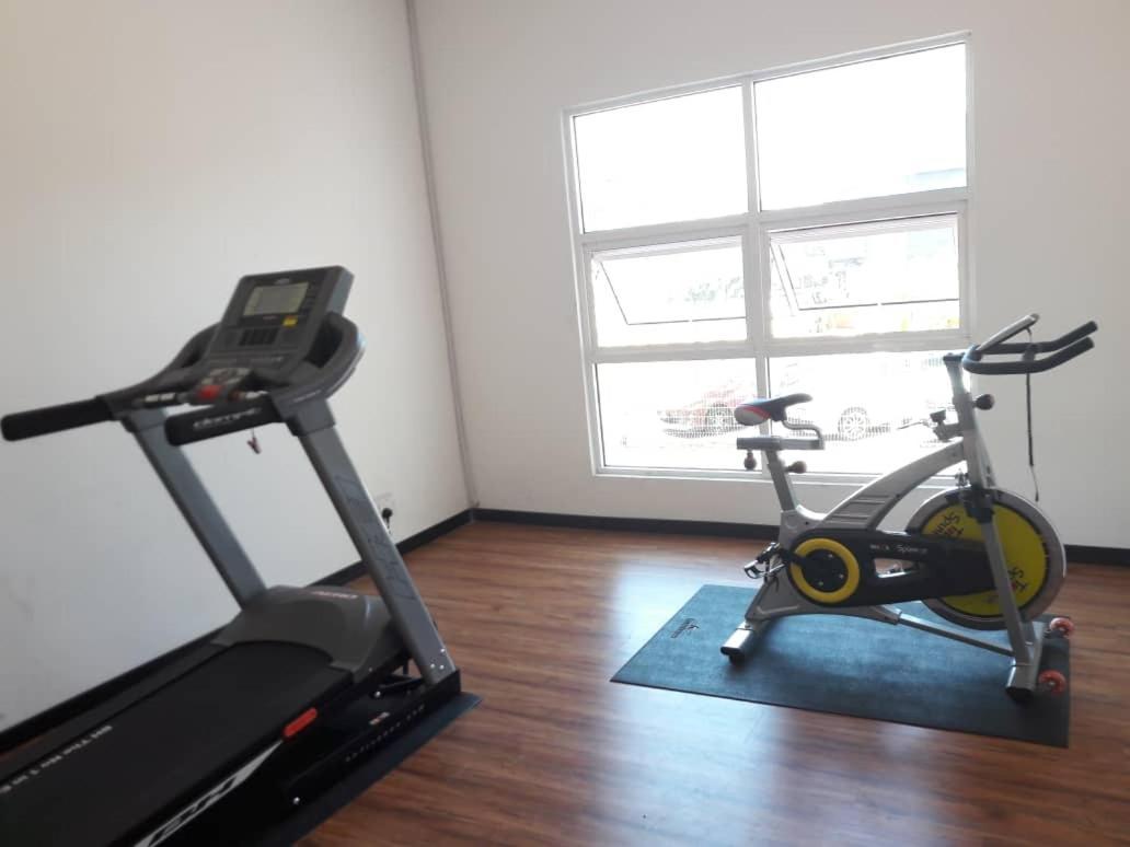קוטה בארו Risqi Apartment 2 Bedroom Wakaf Che Yeh מראה חיצוני תמונה