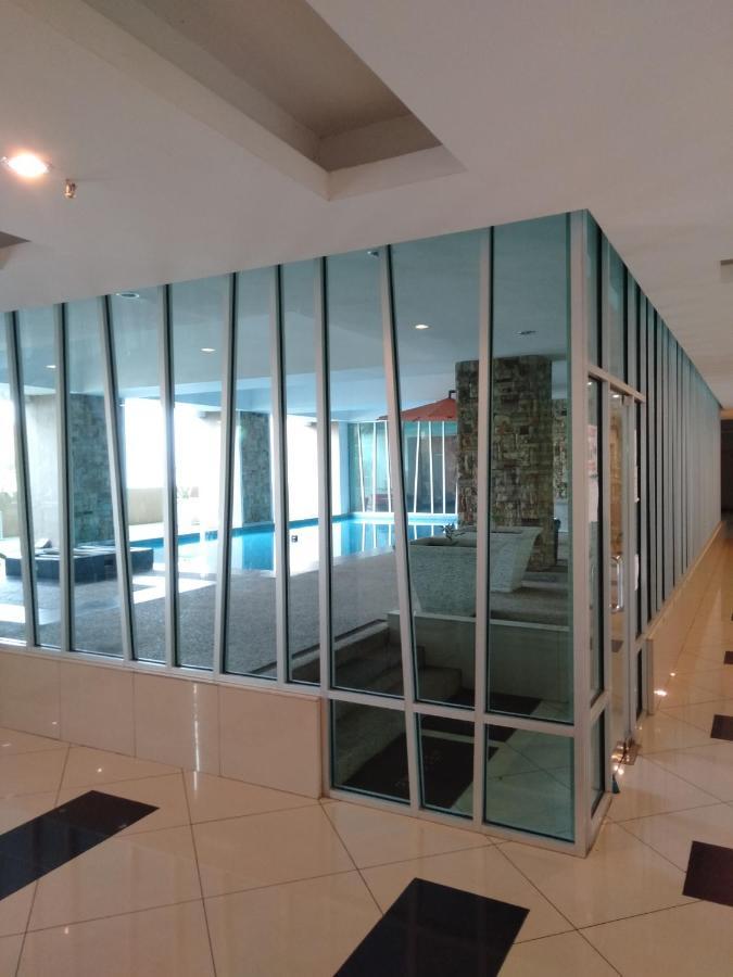 קוטה בארו Risqi Apartment 2 Bedroom Wakaf Che Yeh מראה חיצוני תמונה