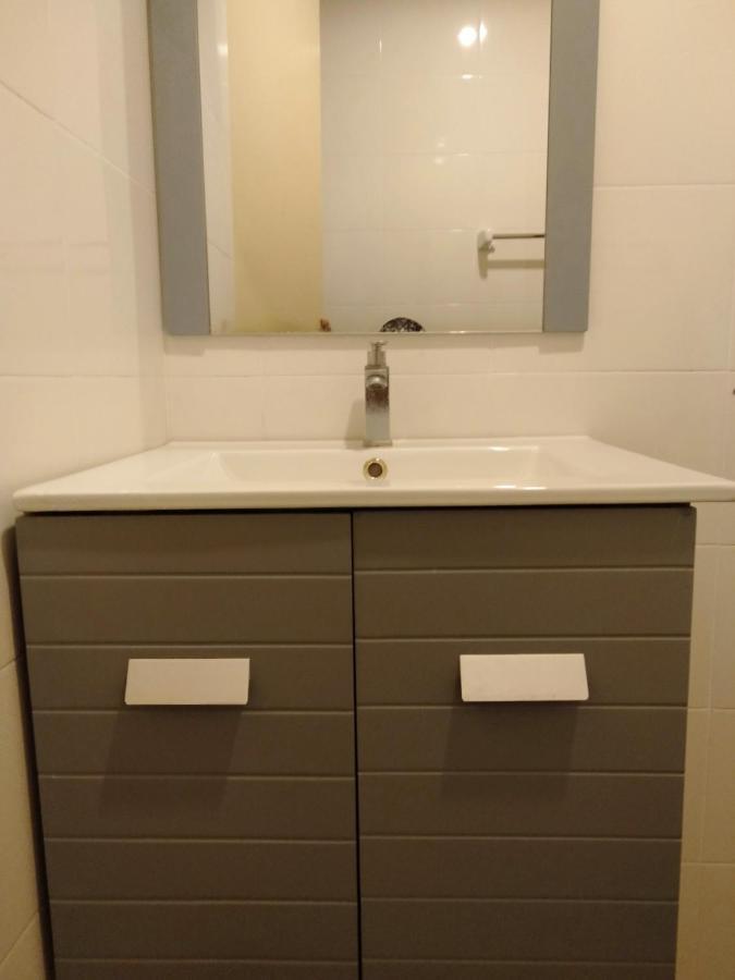 קוטה בארו Risqi Apartment 2 Bedroom Wakaf Che Yeh מראה חיצוני תמונה
