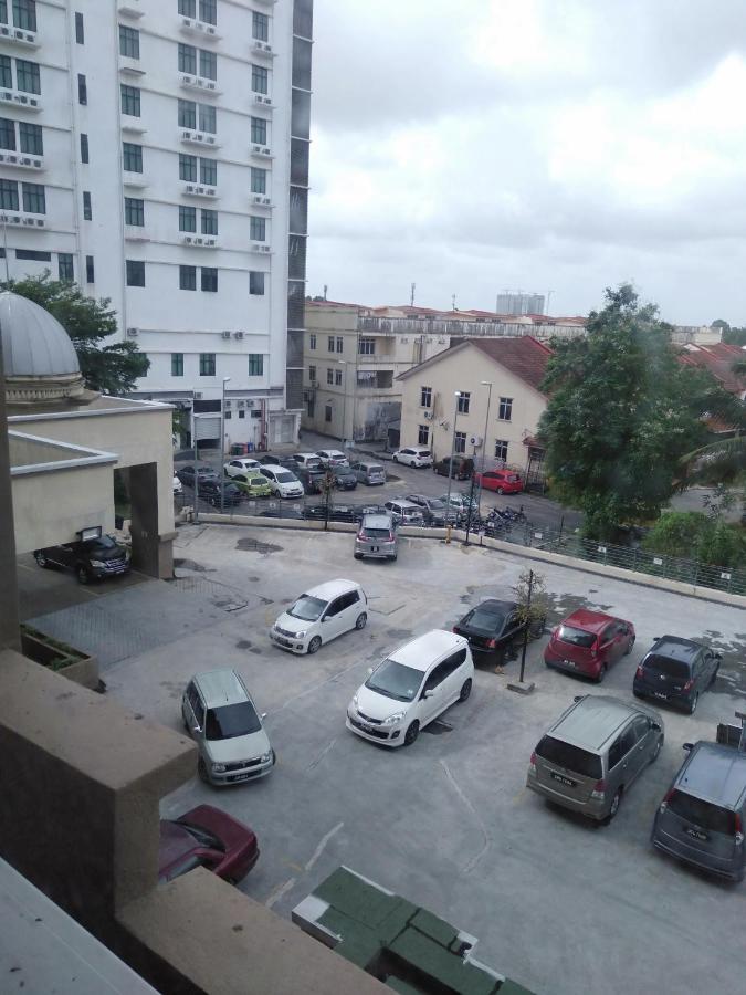 קוטה בארו Risqi Apartment 2 Bedroom Wakaf Che Yeh מראה חיצוני תמונה