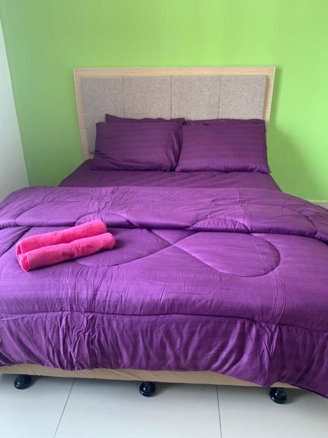 קוטה בארו Risqi Apartment 2 Bedroom Wakaf Che Yeh מראה חיצוני תמונה
